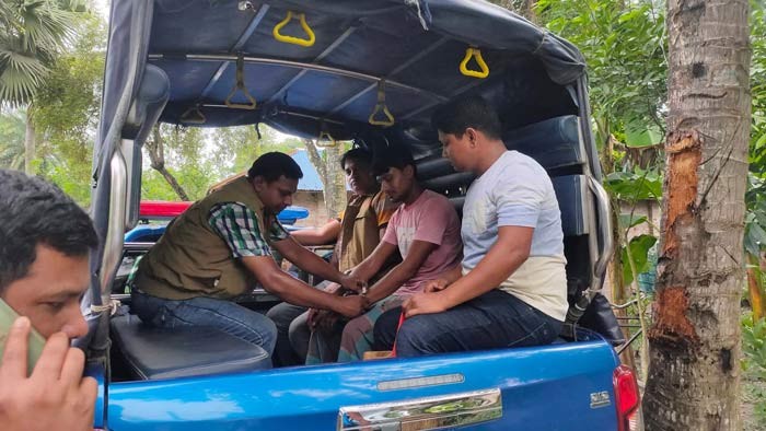 হিন্দুপাড়া গ্রাম থেকে মহানবী (সাঃ)-কে নিয়ে কটুক্তি করায় যুবক আটক